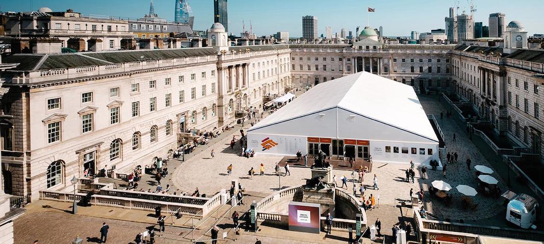 La photo london fair revient a la Somerset House de Londres