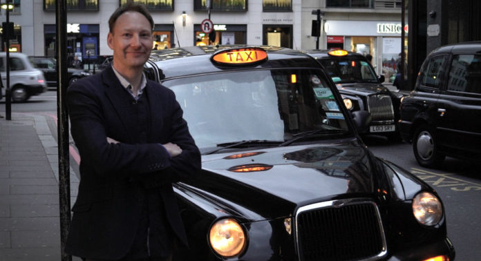 David Rouland Seul Chauffeur Francais De Black Cab A Londres Franchit Une Nouvelle Etape