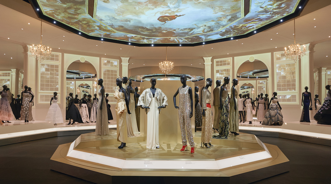 Victoria and Albert Museum Christian Dior Designer of Dreams exposition succes londres