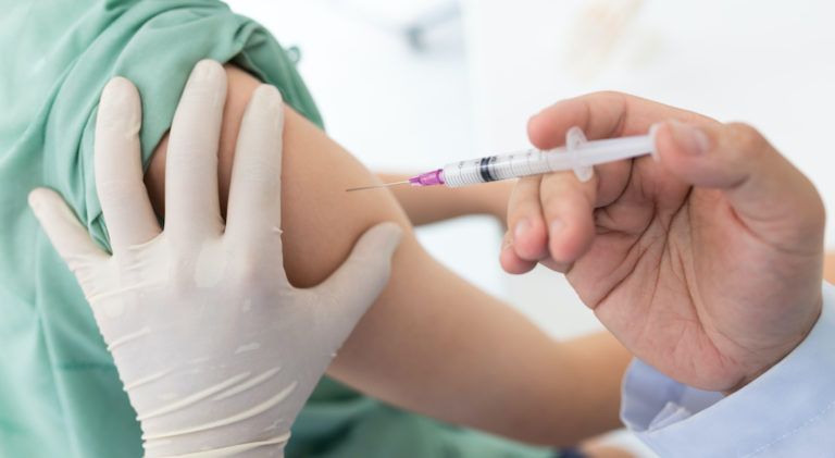 vaccination covid france angleterre