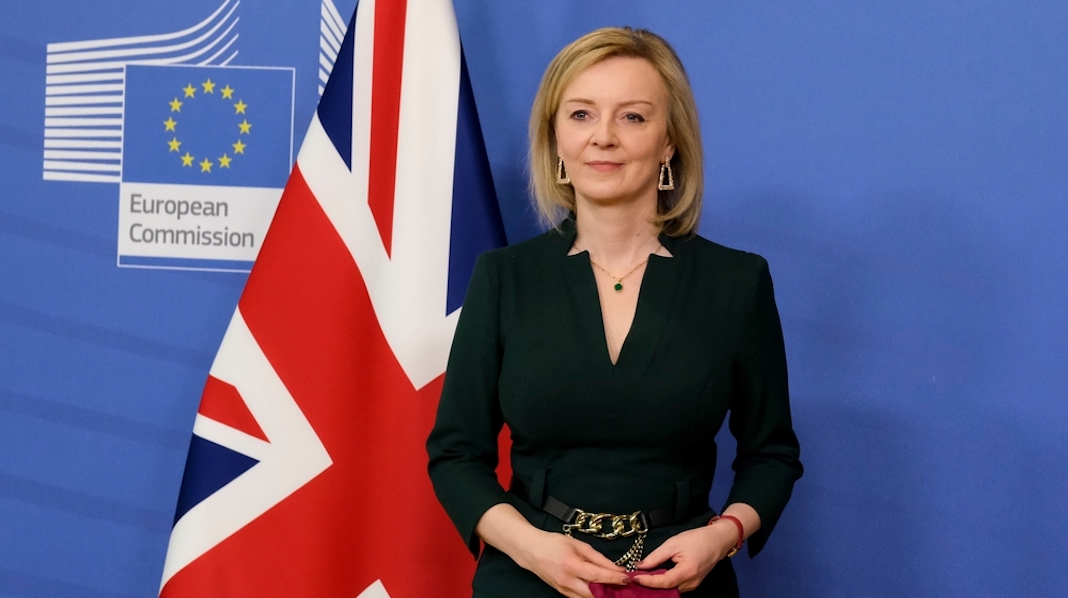 liz-truss-emmanuel-macron