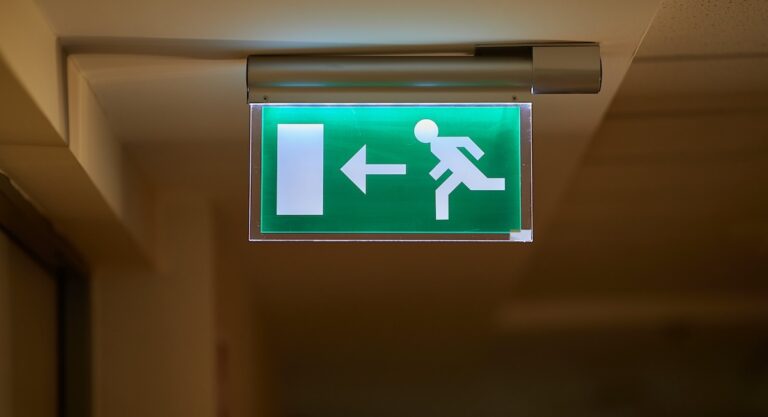 Mais pourquoi « filer à l’anglaise » se dit-il « French exit » en anglais ?
