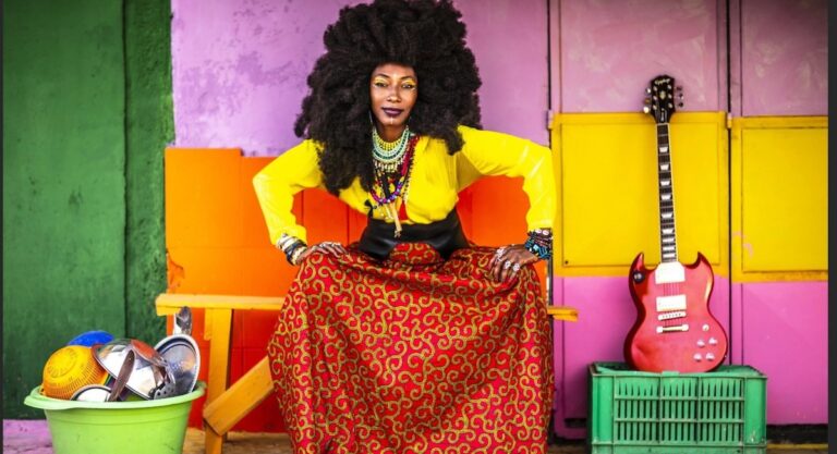 Fatoumata Diawara en concert au Barbican Centre