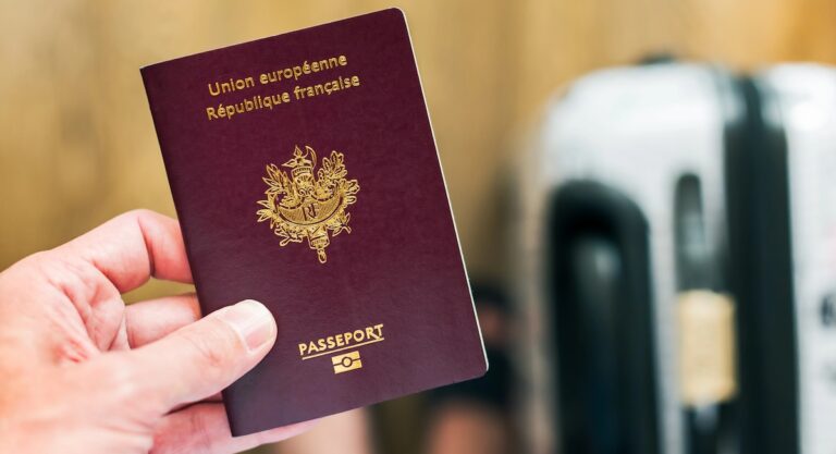 Comment acquérir la nationalité française tout en vivant à l’étranger ?