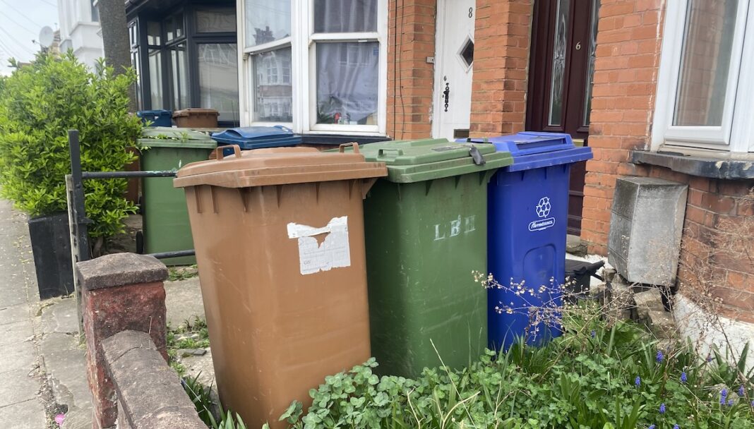 Poubelles individuelles à Harrow, Londres