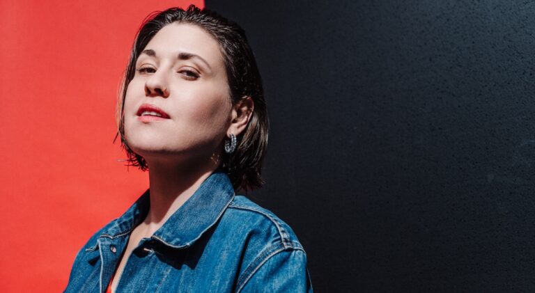 « C’est une sensation de fierté de pouvoir jouer à l’étranger » : l’humoriste Tania Dutel présente son nouveau spectacle à Londres 