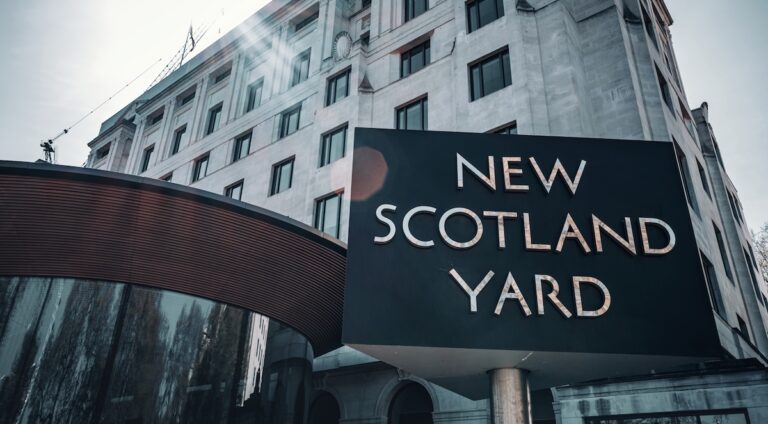 Pourquoi le quartier général de la police londonienne s’appelle-t-il « Scotland Yard » ?