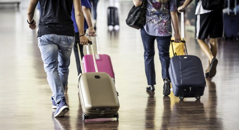 Vacances en France : détente ou corvée ? Témoignages sur le fameux dilemme estival