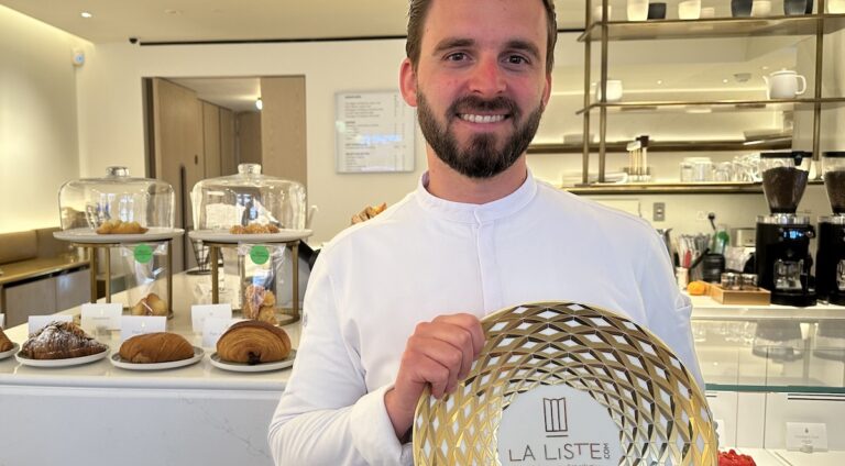 “Une grande fierté” : l’ArtSpace Café du Claridges, dirigé par Thibaut Hauchard, sacré meilleure pâtisserie du monde