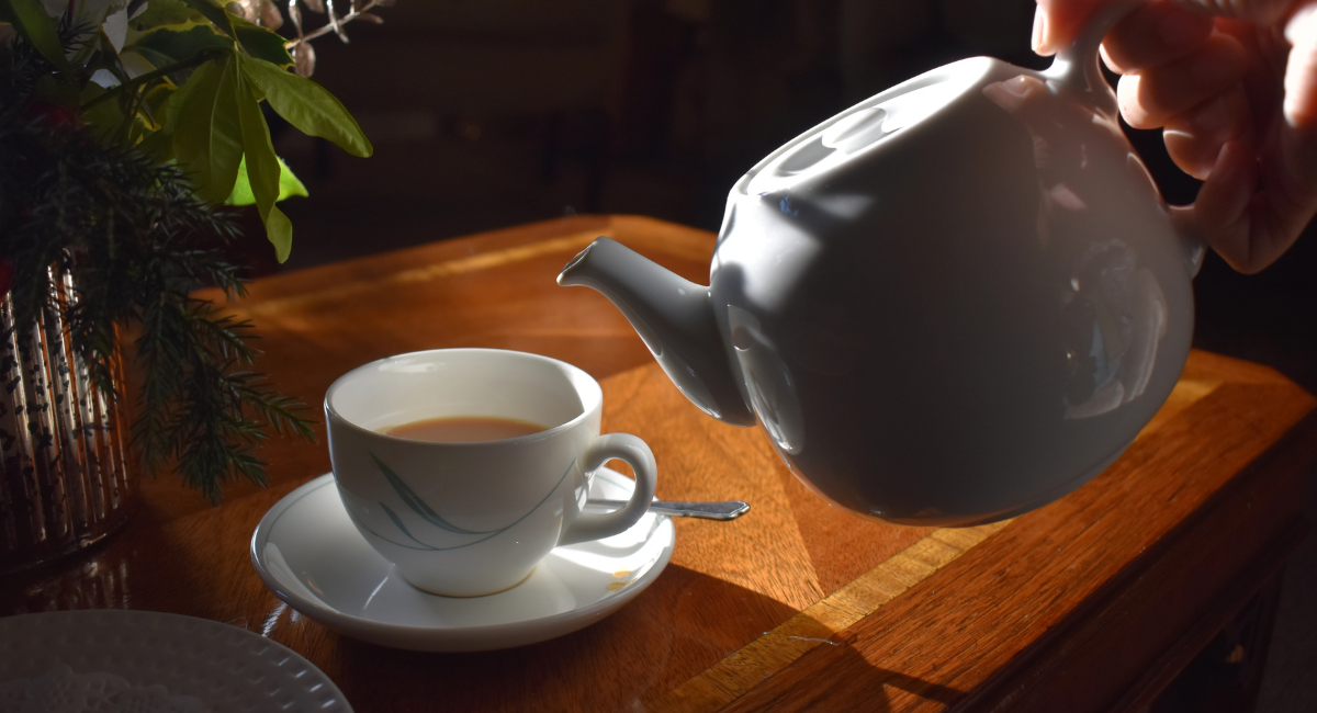 Pourquoi les Britanniques boivent-ils autant de thé ? 