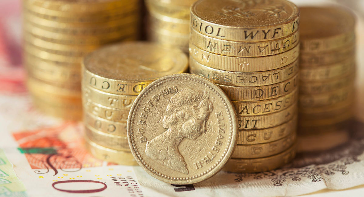 Pourquoi la France appelle-t-elle la monnaie britannique « livre sterling » ?