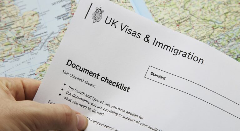 Le niveau d’anglais exigé pour l’obtention d’un visa de travail au Royaume-Uni relevé