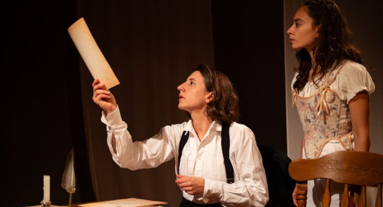 La pièce « George » de la Française Léa des Garets sur la scène du Lowry à Salford et du Theatre Royal de Bath