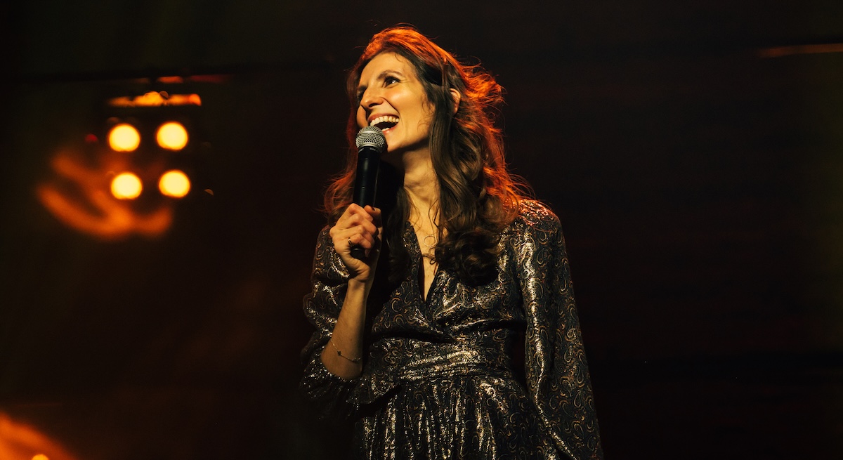 Marine Leonardi, révélation du stand-up français, en spectacle à Londres