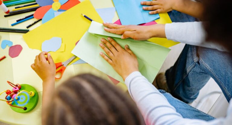 Partir, quand on n’a pas choisi : deux enfants racontent leur départ pour le Québec