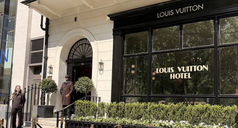 Louis Vuitton fête les 130 ans de son monogramme à Londres