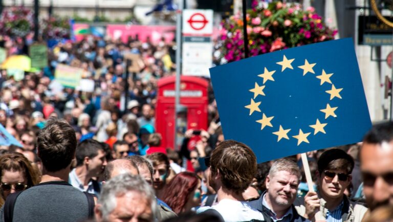 Dix ans après le vote du Brexit, le grand rapprochement entre le Royaume-Uni et l&rsquo;Union européenne ?