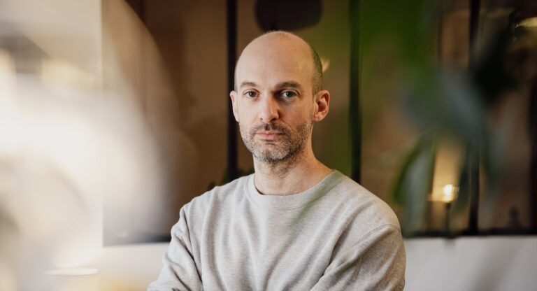 David Geselson franchit la Manche avec son interprétation de « La Bohème »