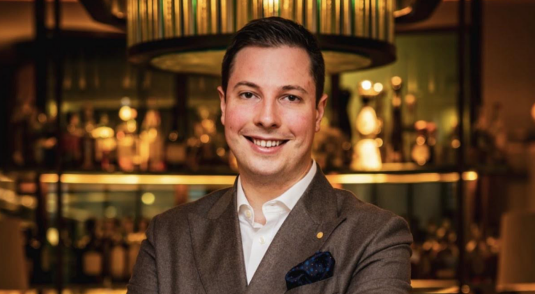 Un Martini au cornichon ou une Margarita à la moutarde : au Bar Antoine, Léon Gasco redéfinit le « Savoir Boire »