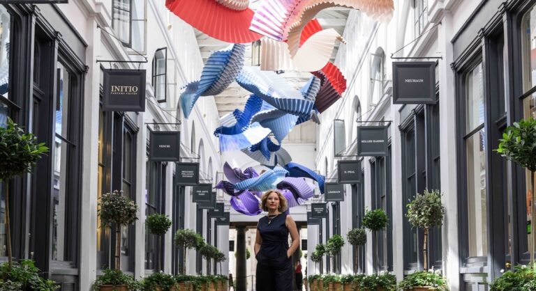 L&rsquo;impressionnante installation de Pauline Loctin à Covent Garden pour célébrer le centenaire de la Royal Ballet School