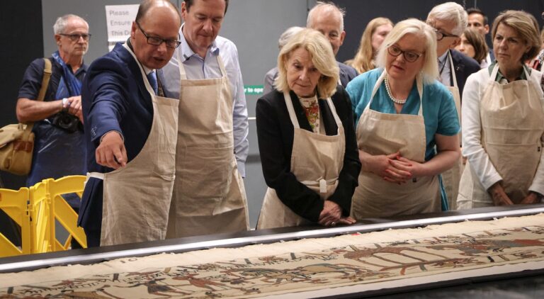« Aucune dégradation ou altération » constatée sur la tapisserie de Bayeux après son transfert à Londres