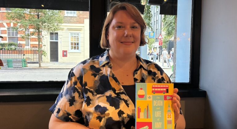 Défi relevé pour Cam Lamblin : devenir autrice en publiant en anglais un roman sur la santé mentale