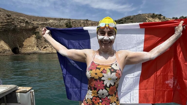 Trois ans après son exploit de la traversée de la Manche, Laure Latham devient la première Française à boucler la Triple Couronne