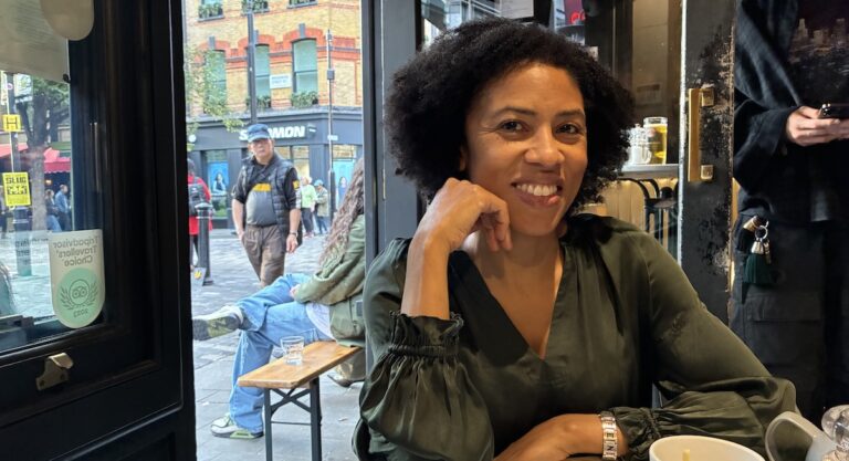 Christelle Désiré célèbre les cheveux afro avec son tout premier titre « I Am My Hair » 