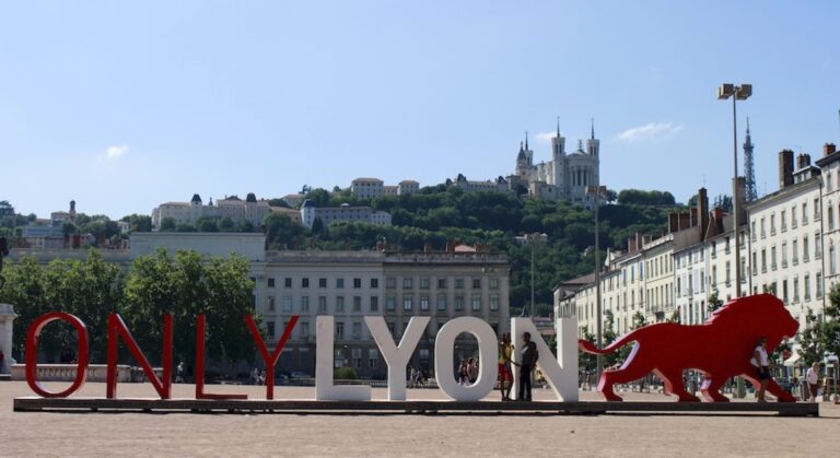 « Gones save the King » : quand la communauté lyonnaise se retrouve à Londres